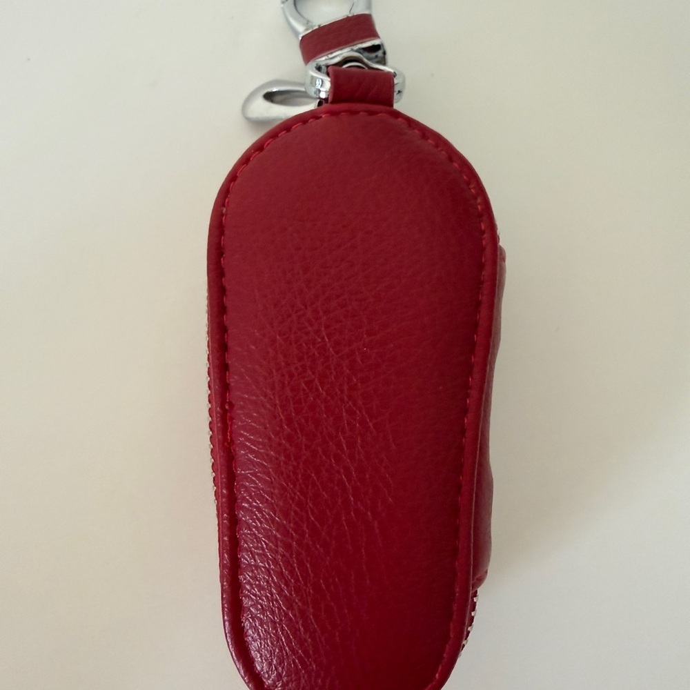 Red Leather Key Holder with Emblem - Picture 2 of 3